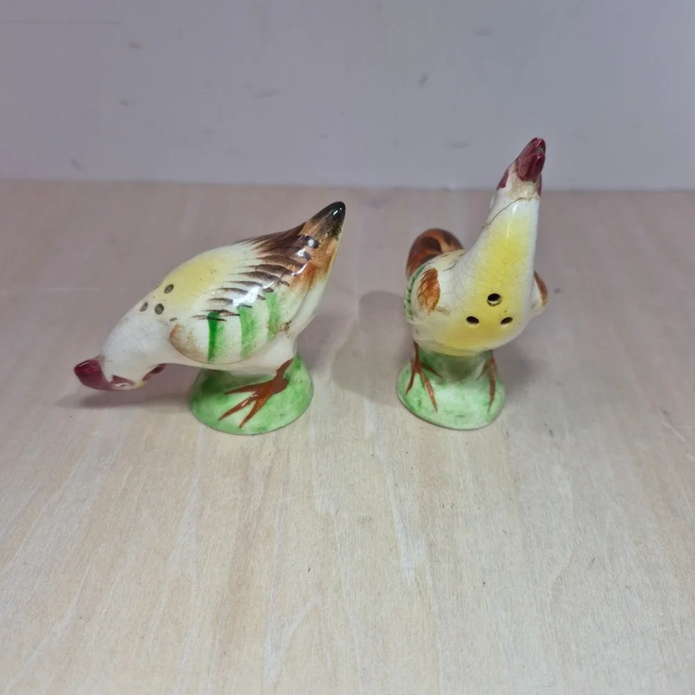 Vintage Rooster and Hen Salt‎ and Pepper Shakers Ceramic Japan Farmhouse Decor